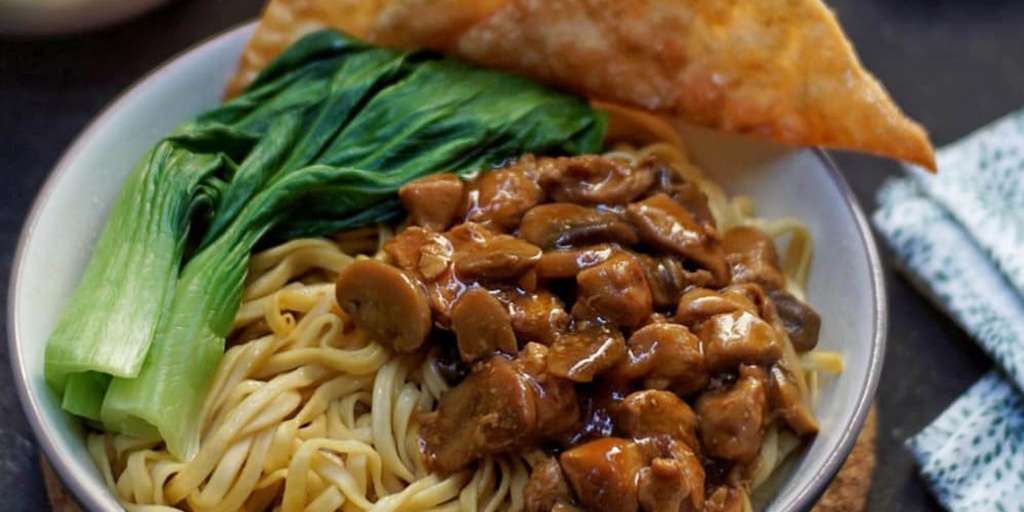 Mie Ayam Pangsit: Rahasia Rasa yang Menggoda di Jantung Cilacap